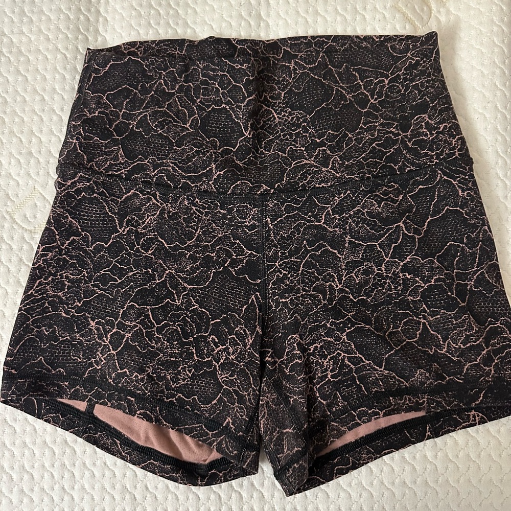 Lululemon Align shorts 4”